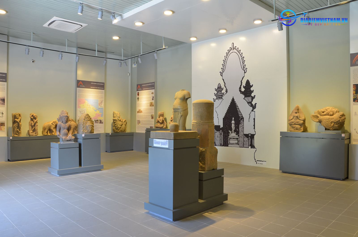 khu trưng bày bảo tàng cung đình Huế