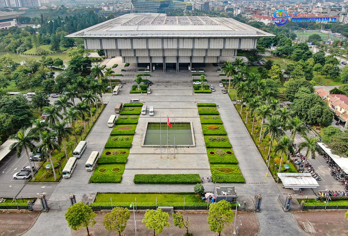 khuôn viên bảo tàng Hà Nội