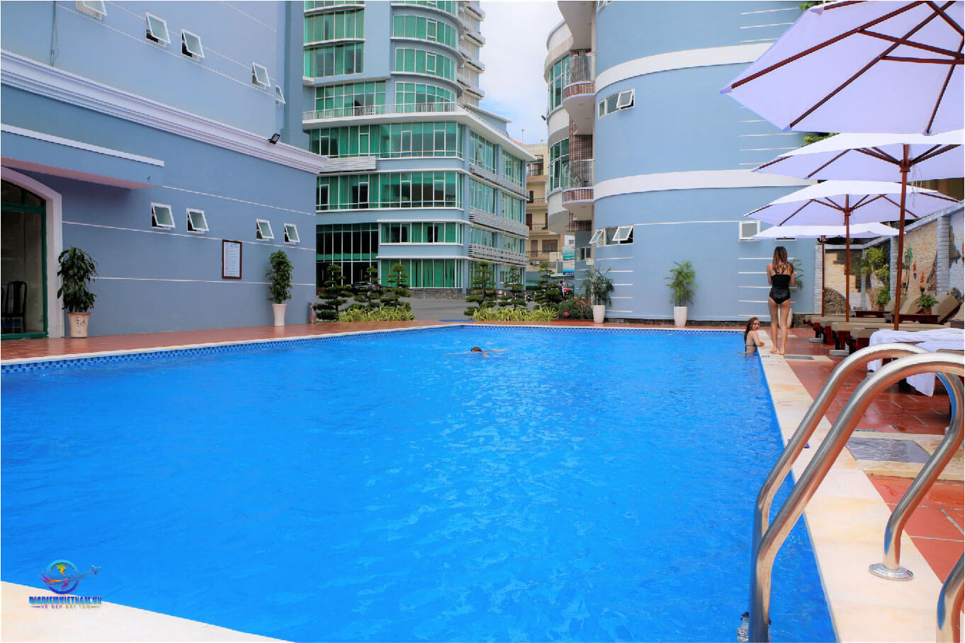 Bể bơi tại khách sạn Ninh Kiều Riverside Cần Thơ