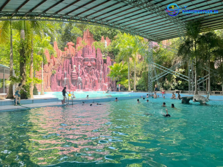 Tắm khoáng nóng tại Thanh Lâm Resort