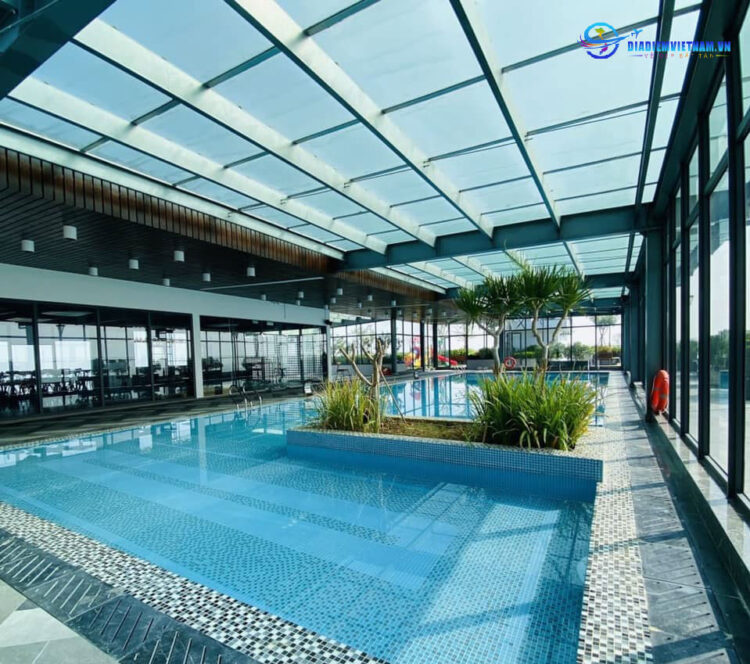 Bể bơi tại Mandala Hotel & Suites Bắc Giang