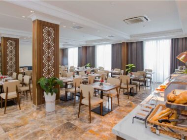 Nhà hàng tại khách sạn Phú Thắng Grand Long An