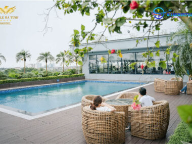 Không gian bể bơi tại khách sạn Eagle Hà Tĩnh