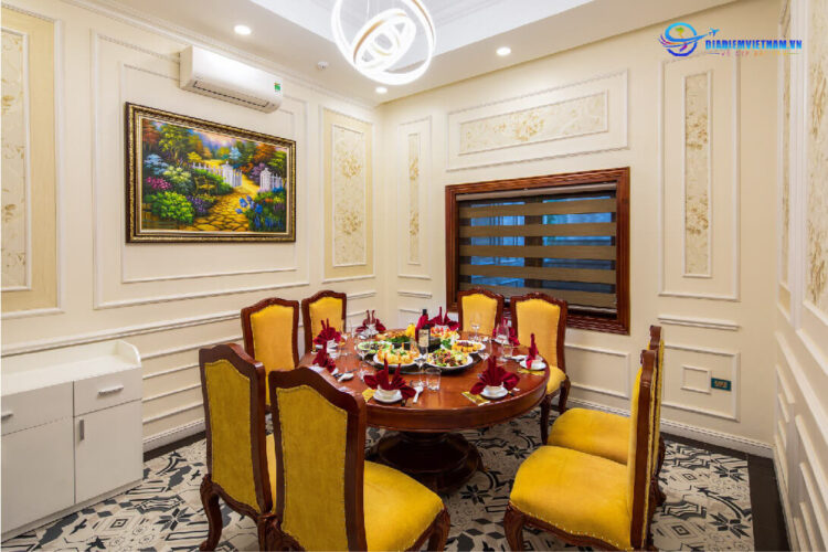 Nhà hàng tại Royal Palace Hotel Tuyên Quang