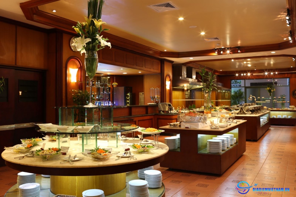 Nhà hàng Four Seasons – khách sạn Hạ Long Plaza 