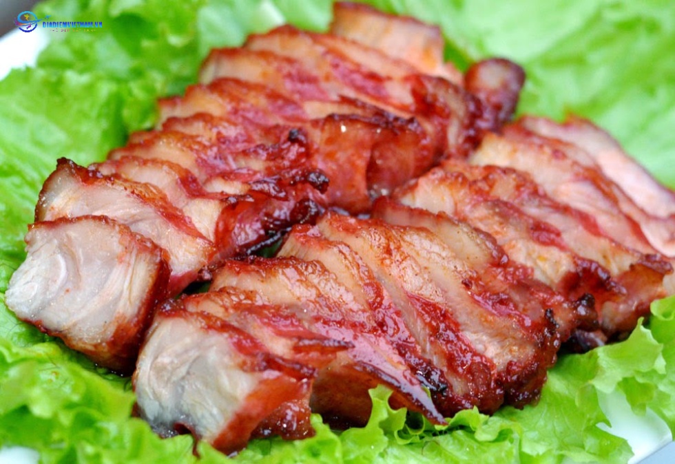Thịt lợn nướng khói tại nhà hàng Sành Cao Bằng 