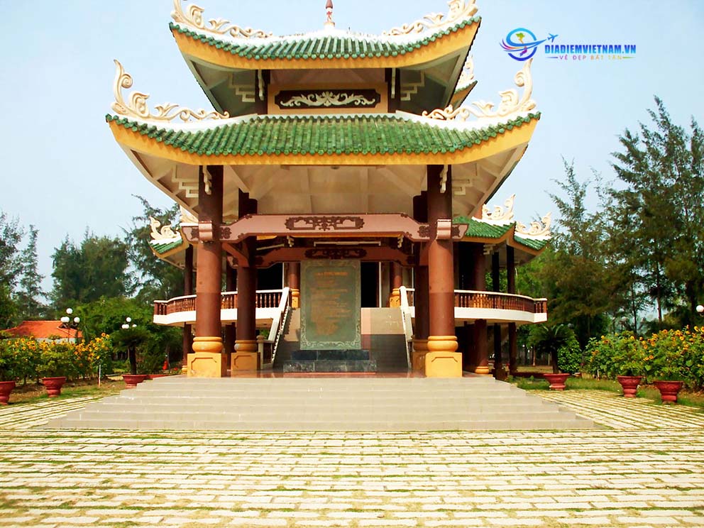 Đền thờ và mộ Nguyễn Đình Chiểu