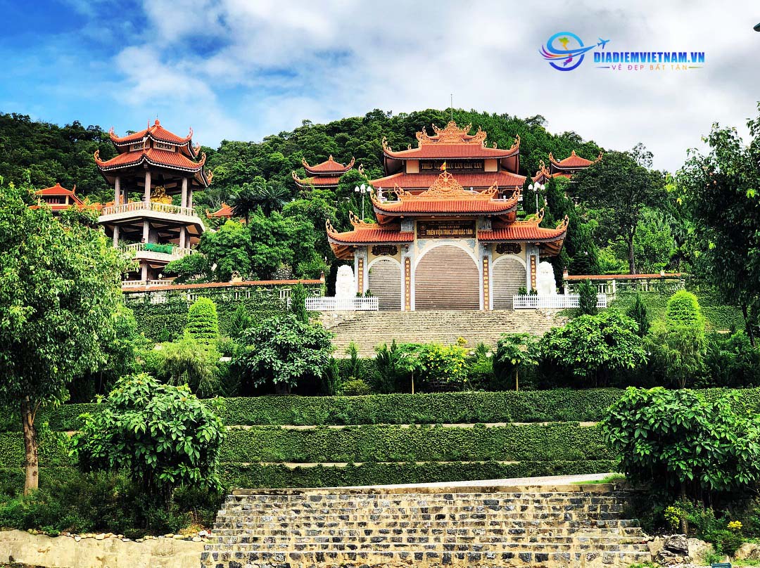 Khám phá vẻ đẹp của ngôi chùa đẹp nhất Quảng Ninh