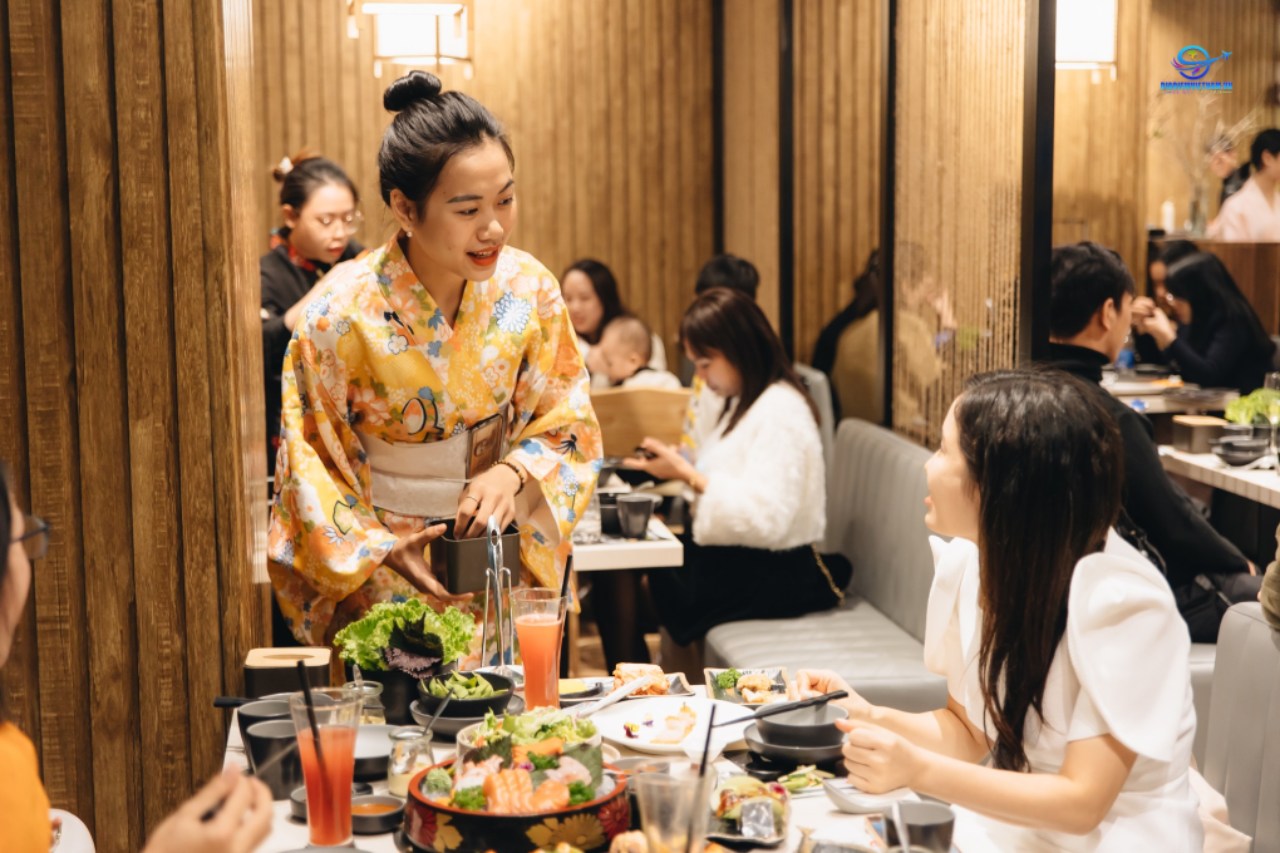 Nhân viên tại nhà hàng Saju Sushi & BBQ