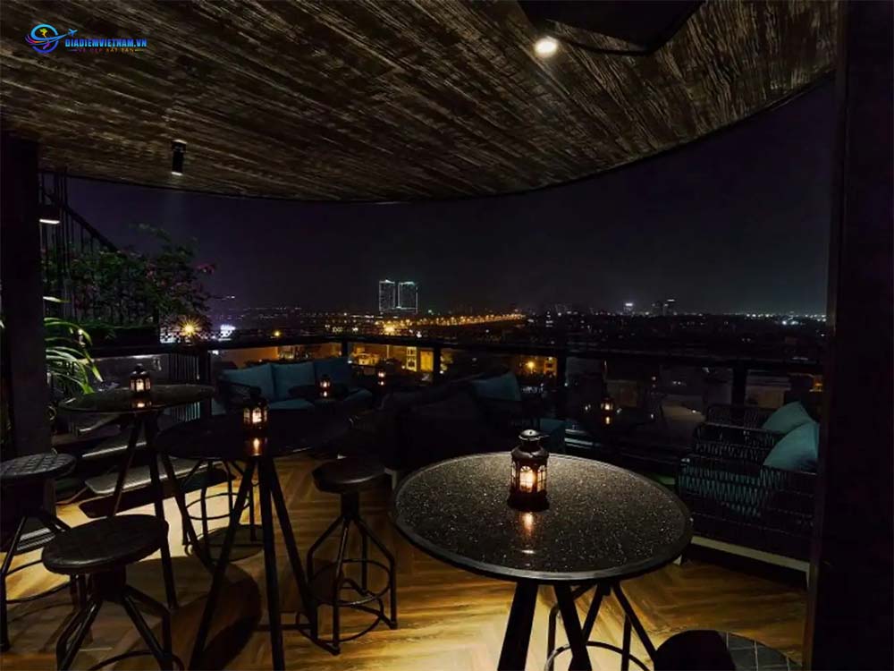 Rooftop Cafe & Bar