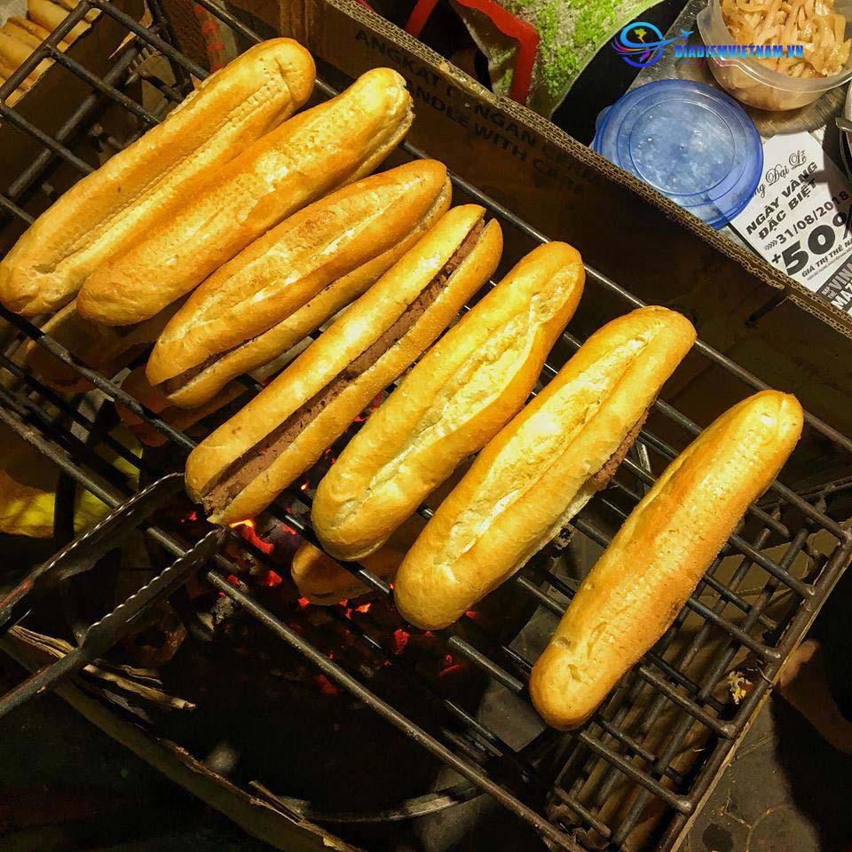 Bánh mì que Hải Phòng 