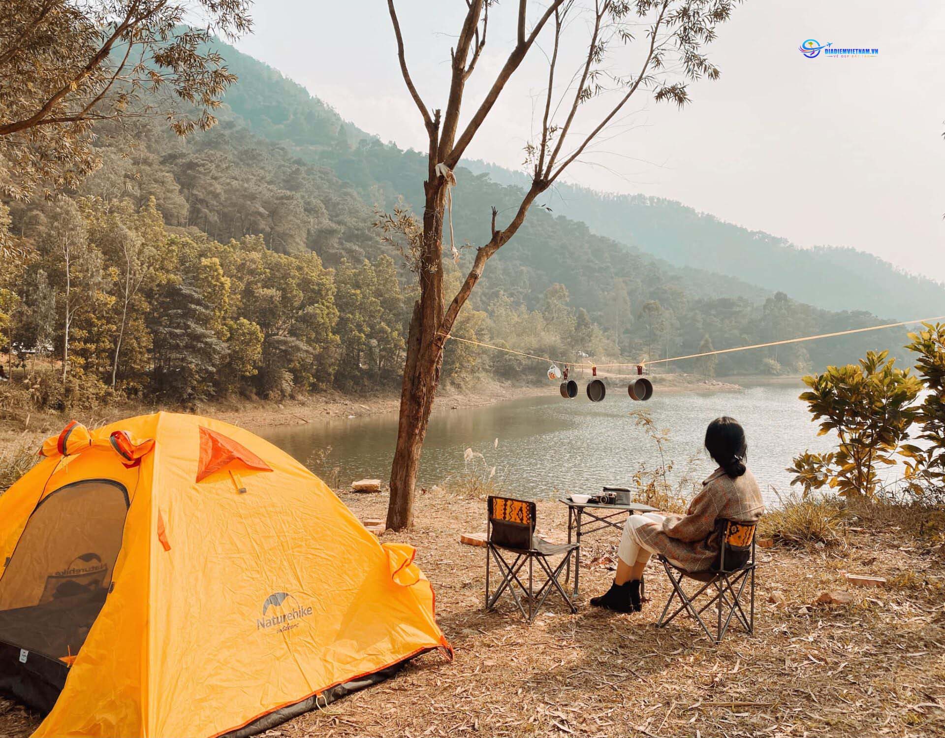 Cắm trại tại hồ Đồng Đò
