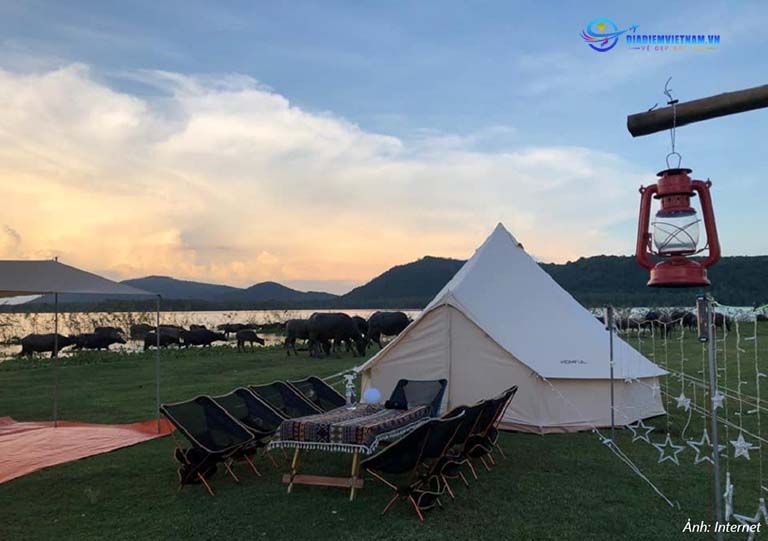 Camping hồ Xuân Thủy 